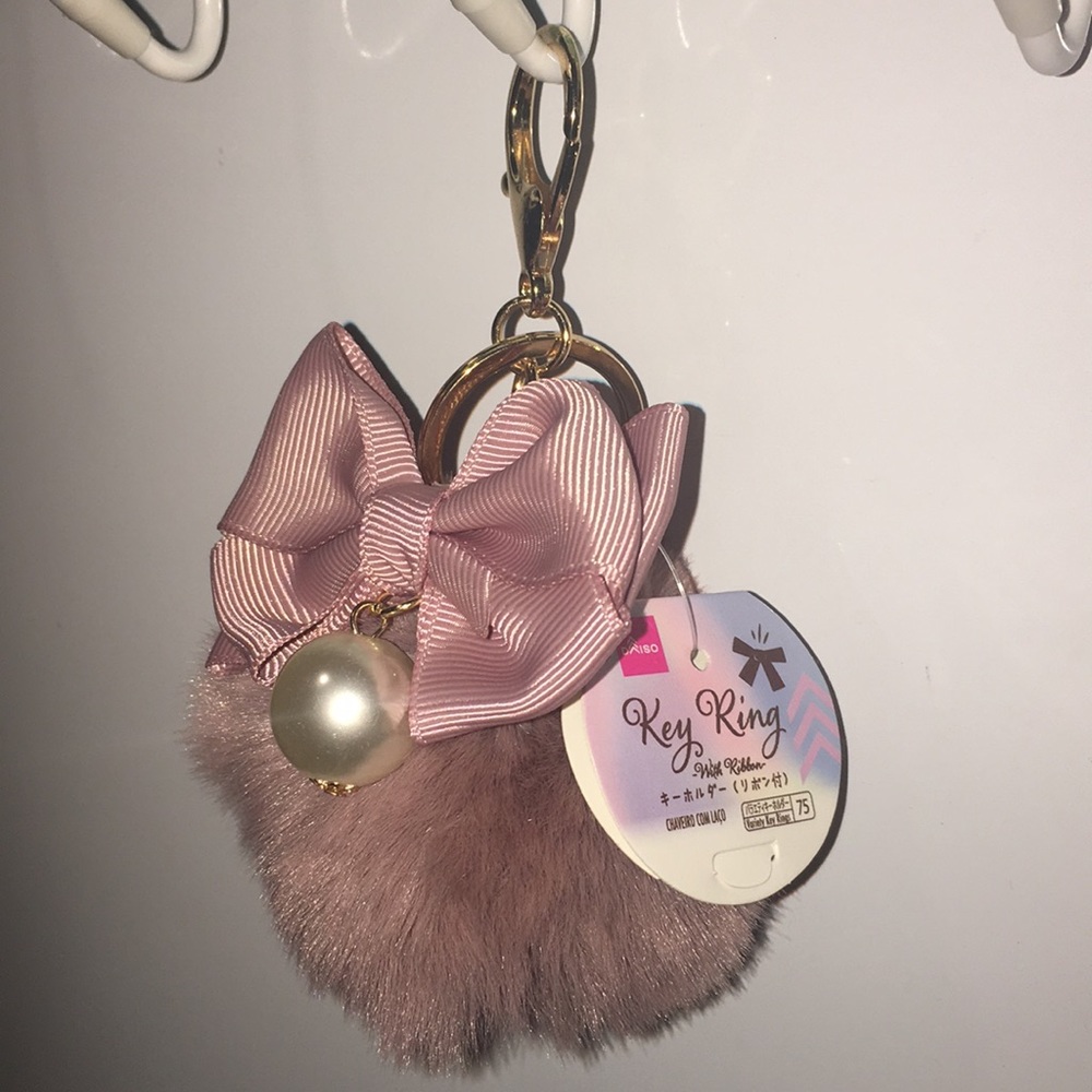 Key Ring / Round Keychain with Ribbon - Picture 3 of 4